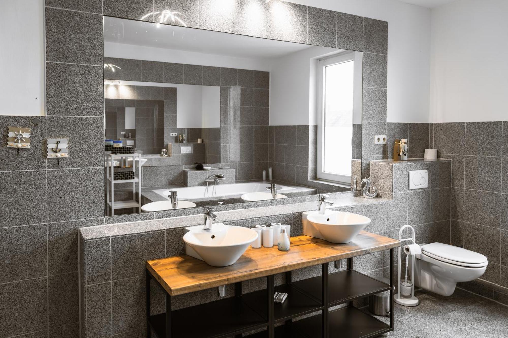 Exklusives Apartment Im Historischen Wohnhaus Mit Kamin, Bad & Viel Platz Bremerhaven Eksteriør billede
