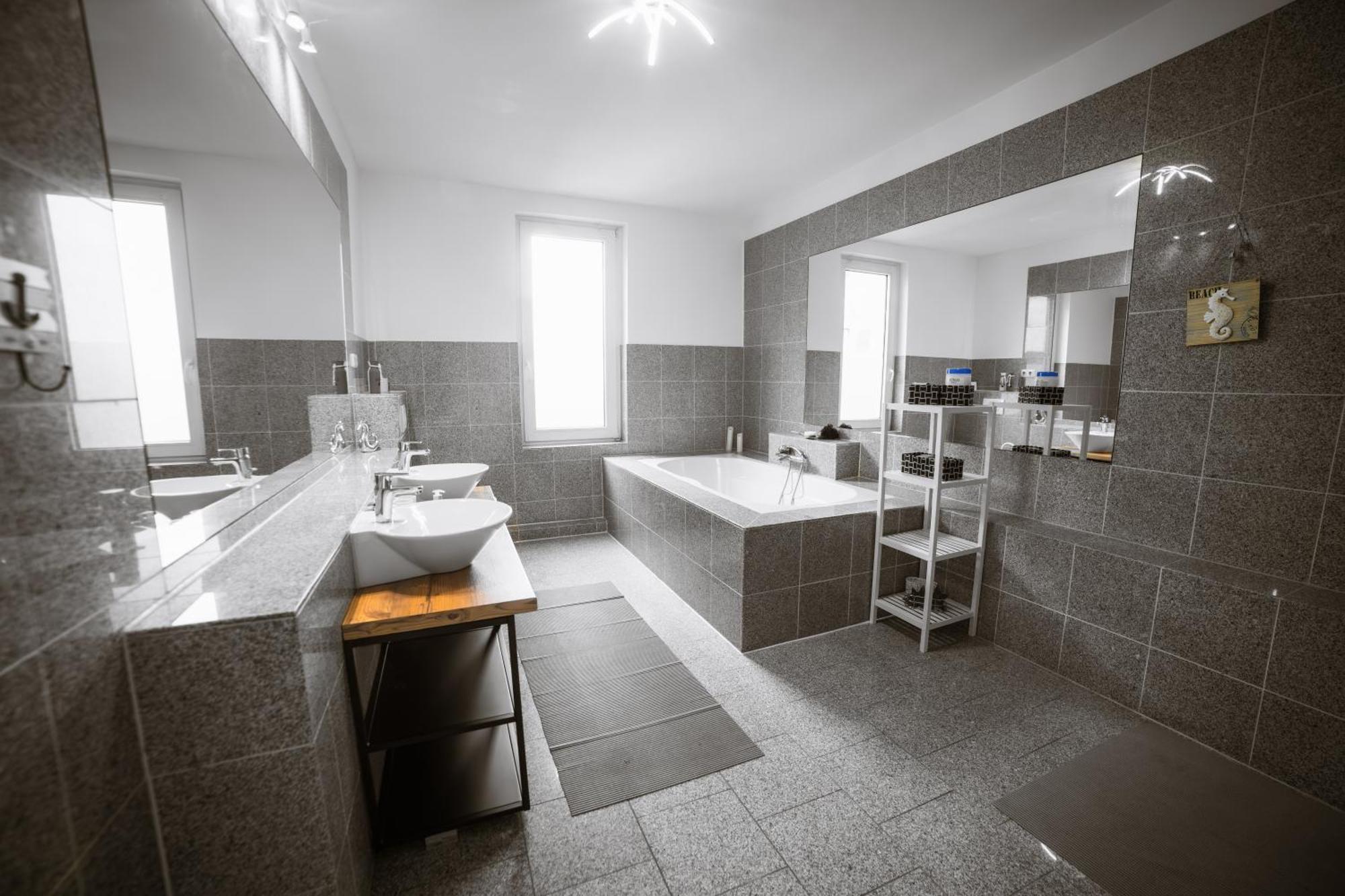 Exklusives Apartment Im Historischen Wohnhaus Mit Kamin, Bad & Viel Platz Bremerhaven Eksteriør billede