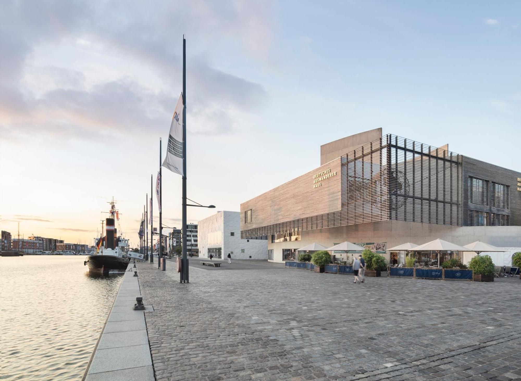 Exklusives Apartment Im Historischen Wohnhaus Mit Kamin, Bad & Viel Platz Bremerhaven Eksteriør billede