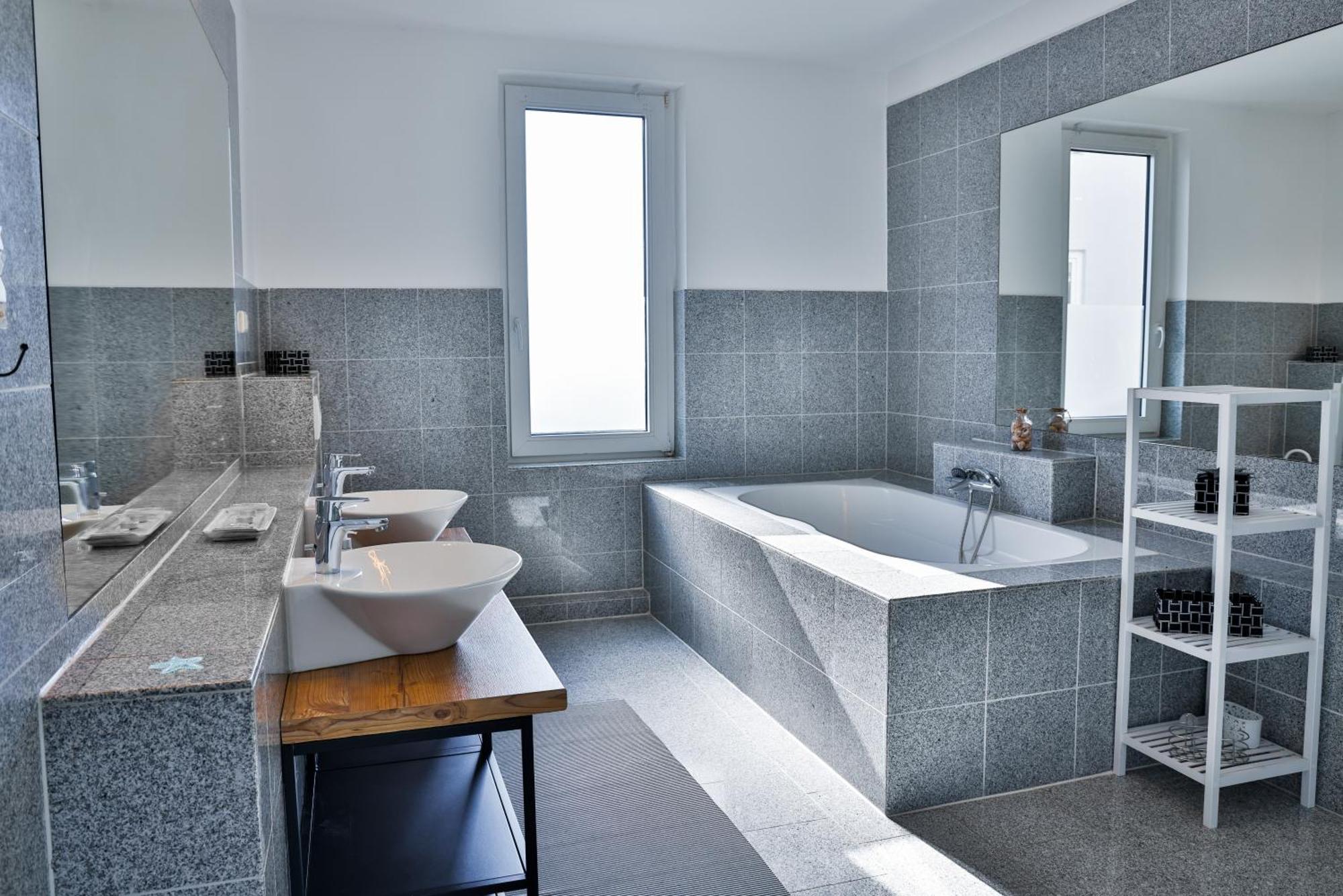 Exklusives Apartment Im Historischen Wohnhaus Mit Kamin, Bad & Viel Platz Bremerhaven Eksteriør billede